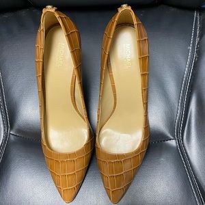 Michael Kors size 9 Alligator design brown heels